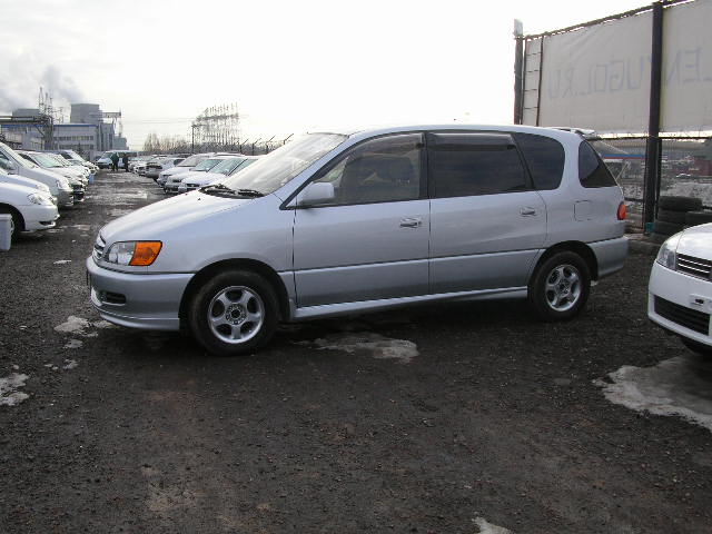 1999 Toyota Ipsum Pictures