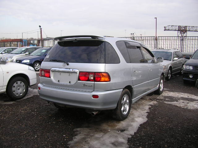 1999 Toyota Ipsum Photos