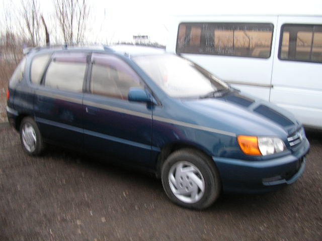 1999 Toyota Ipsum Photos