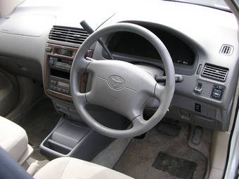 1999 Toyota Ipsum Photos