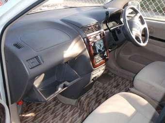 1999 Toyota Ipsum Pictures