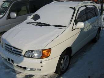 1999 Toyota Ipsum Photos
