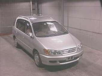 1999 Toyota Ipsum Photos