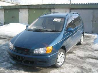 1999 Toyota Ipsum Photos