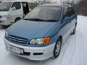 1999 Toyota Ipsum Photos
