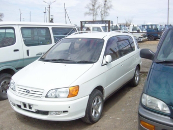 2000 Toyota Ipsum