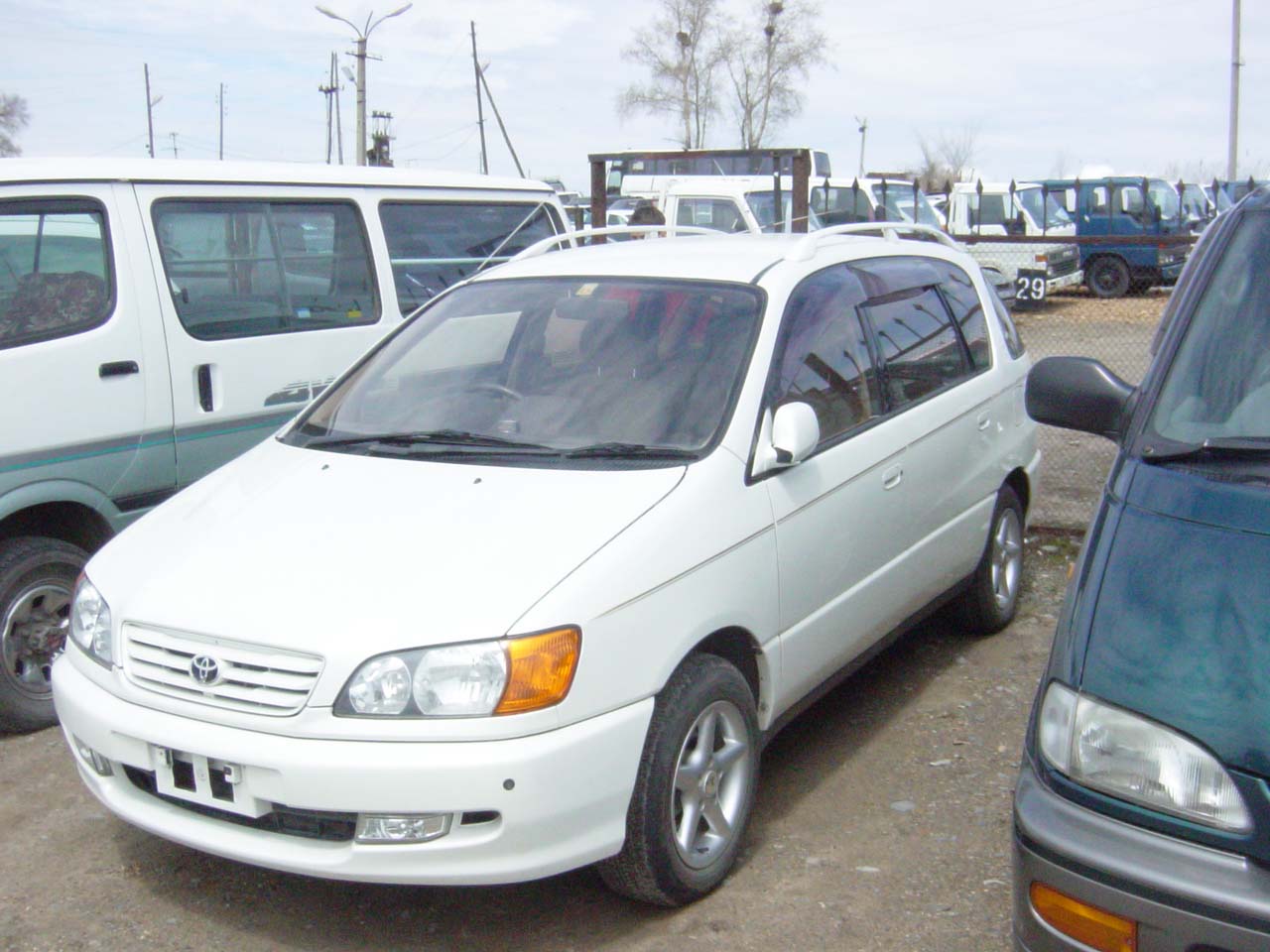 2000 Toyota Ipsum