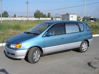 2000 Toyota Ipsum
