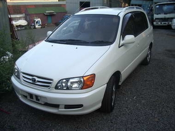2000 Toyota Ipsum
