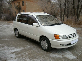 2000 Toyota Ipsum