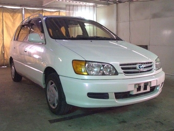 2000 Toyota Ipsum