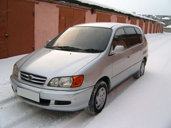 2000 Toyota Ipsum