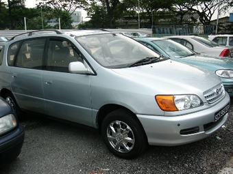 2000 Toyota Ipsum