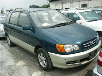 2000 Toyota Ipsum