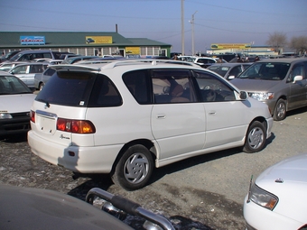 2000 Toyota Ipsum