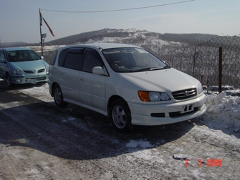 2000 Toyota Ipsum