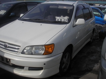 2000 Toyota Ipsum