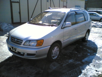 2000 Toyota Ipsum