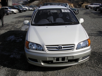 2000 Toyota Ipsum