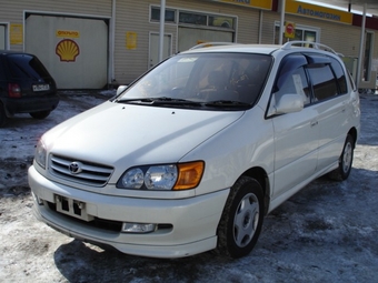 2000 Toyota Ipsum