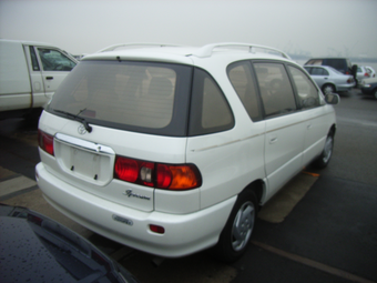 2000 Toyota Ipsum