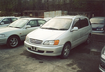 2000 Toyota Ipsum