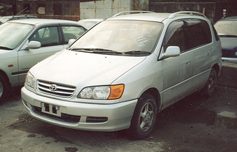 2000 Toyota Ipsum