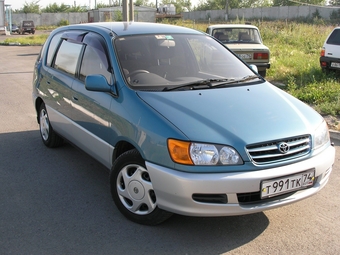 2000 Toyota Ipsum