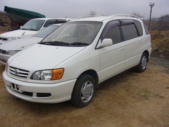 2000 Toyota Ipsum