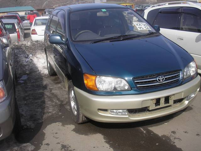 2000 Toyota Ipsum