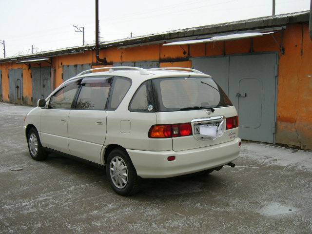 2000 Toyota Ipsum