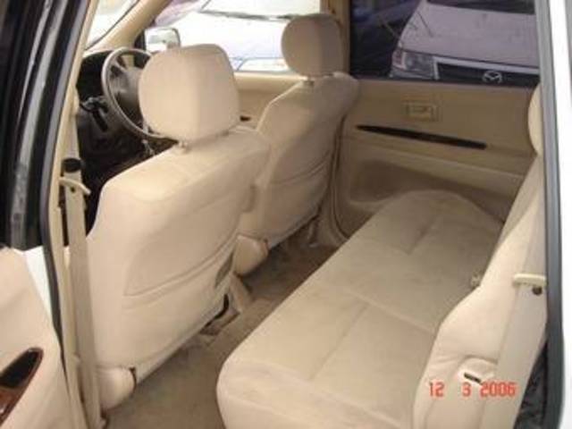 2000 Toyota Ipsum