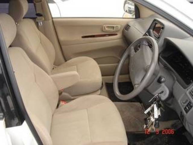 2000 Toyota Ipsum