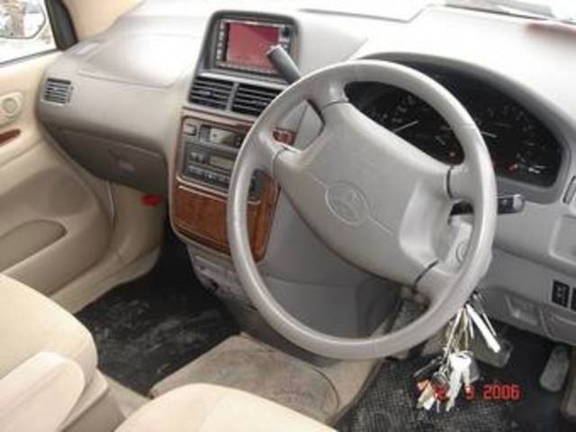 2000 Toyota Ipsum