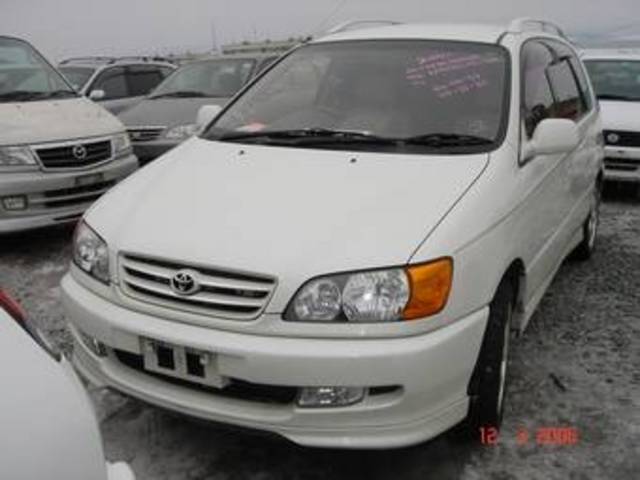 2000 Toyota Ipsum