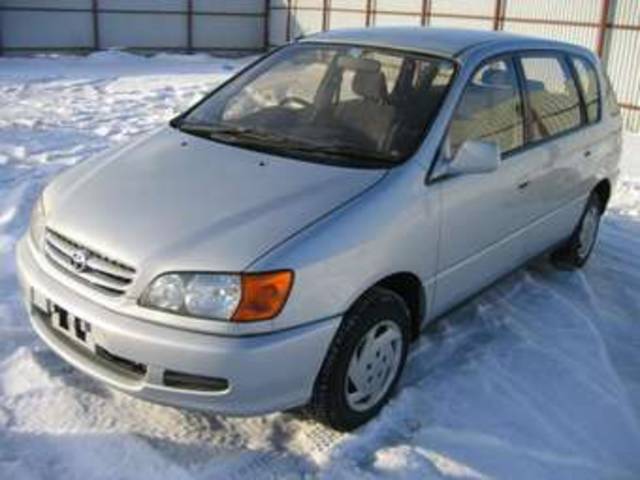 2000 Toyota Ipsum