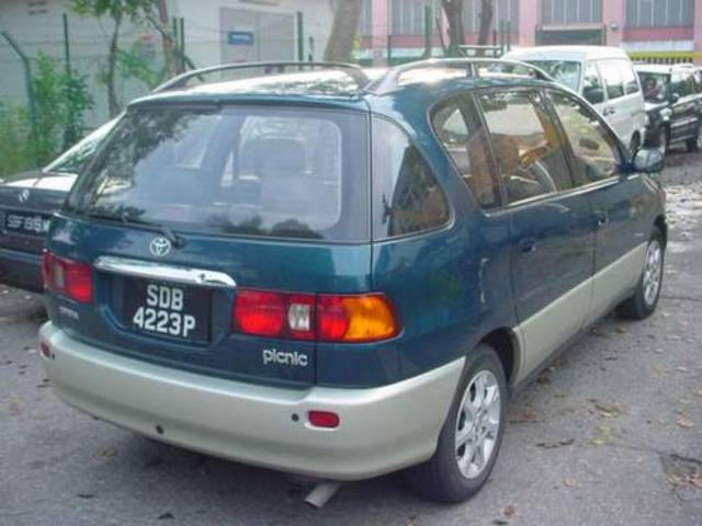 2000 Toyota Ipsum