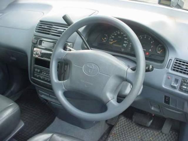 2000 Toyota Ipsum