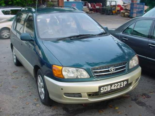 2000 Toyota Ipsum