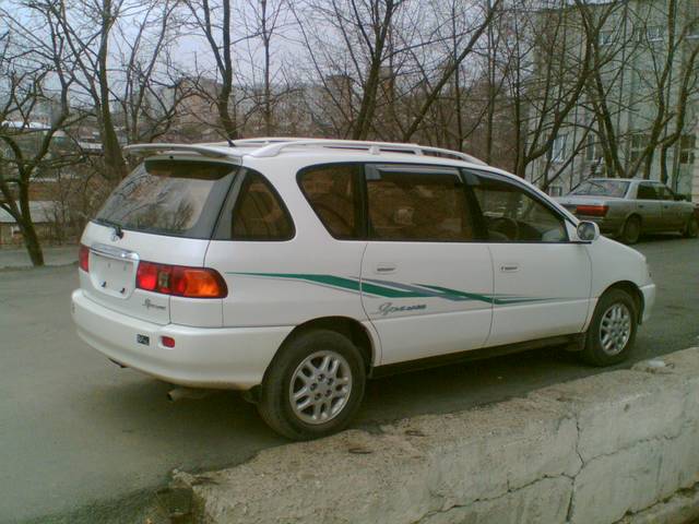 2000 Toyota Ipsum