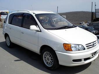 2000 Toyota Ipsum