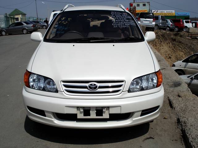 2000 Toyota Ipsum
