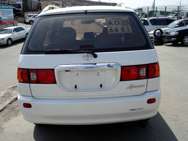 2000 Toyota Ipsum