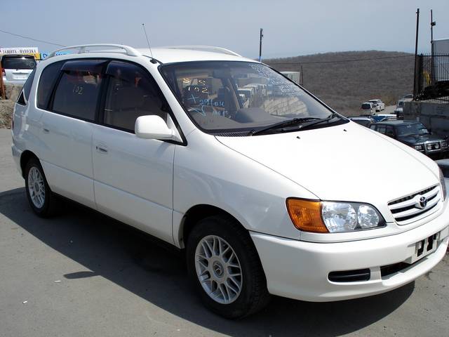 2000 Toyota Ipsum