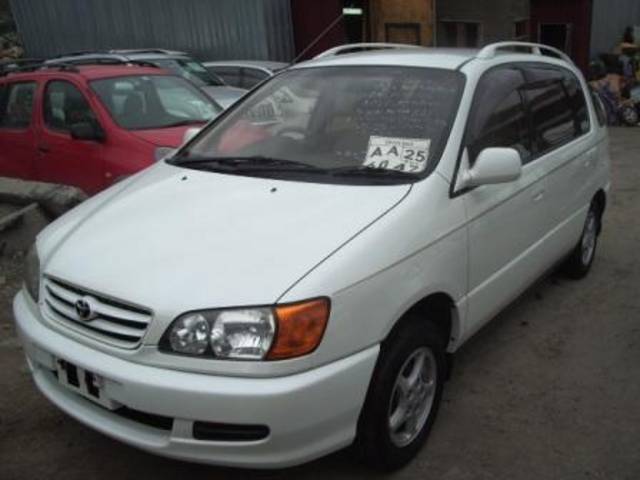 2000 Toyota Ipsum