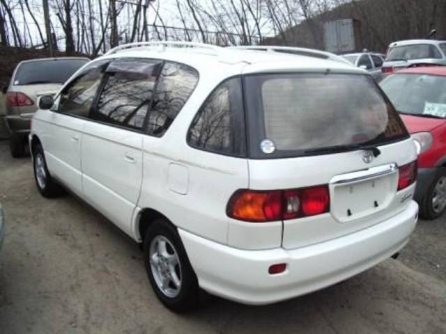 2000 Toyota Ipsum