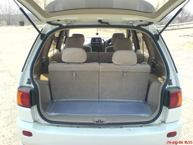 2000 Toyota Ipsum