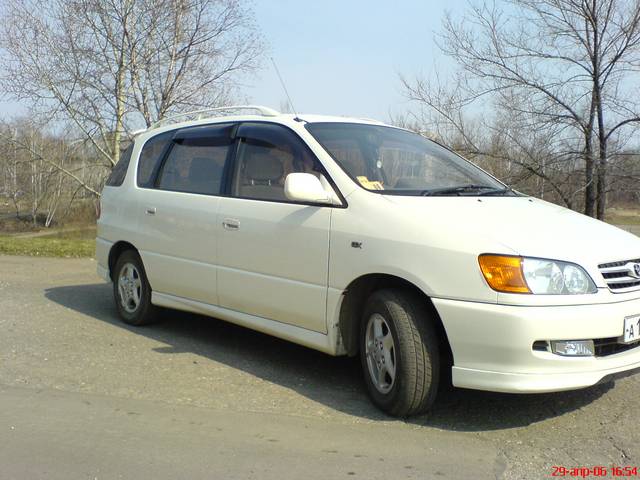 2000 Toyota Ipsum