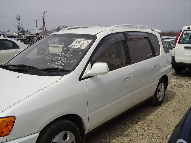 2000 Toyota Ipsum