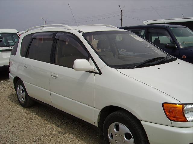 2000 Toyota Ipsum